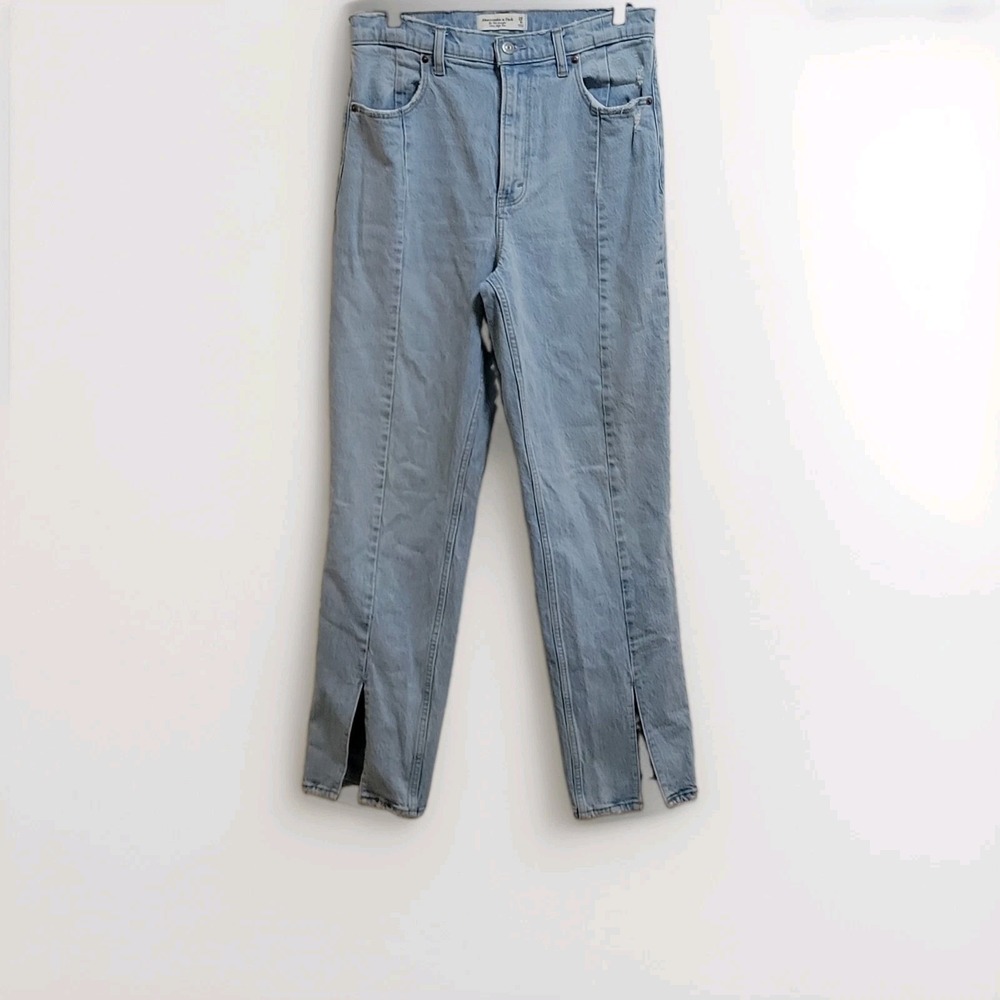 Abercrombie & Fitch The '90s Straight Ultra High Rise Jeans Women's 29 8R Light